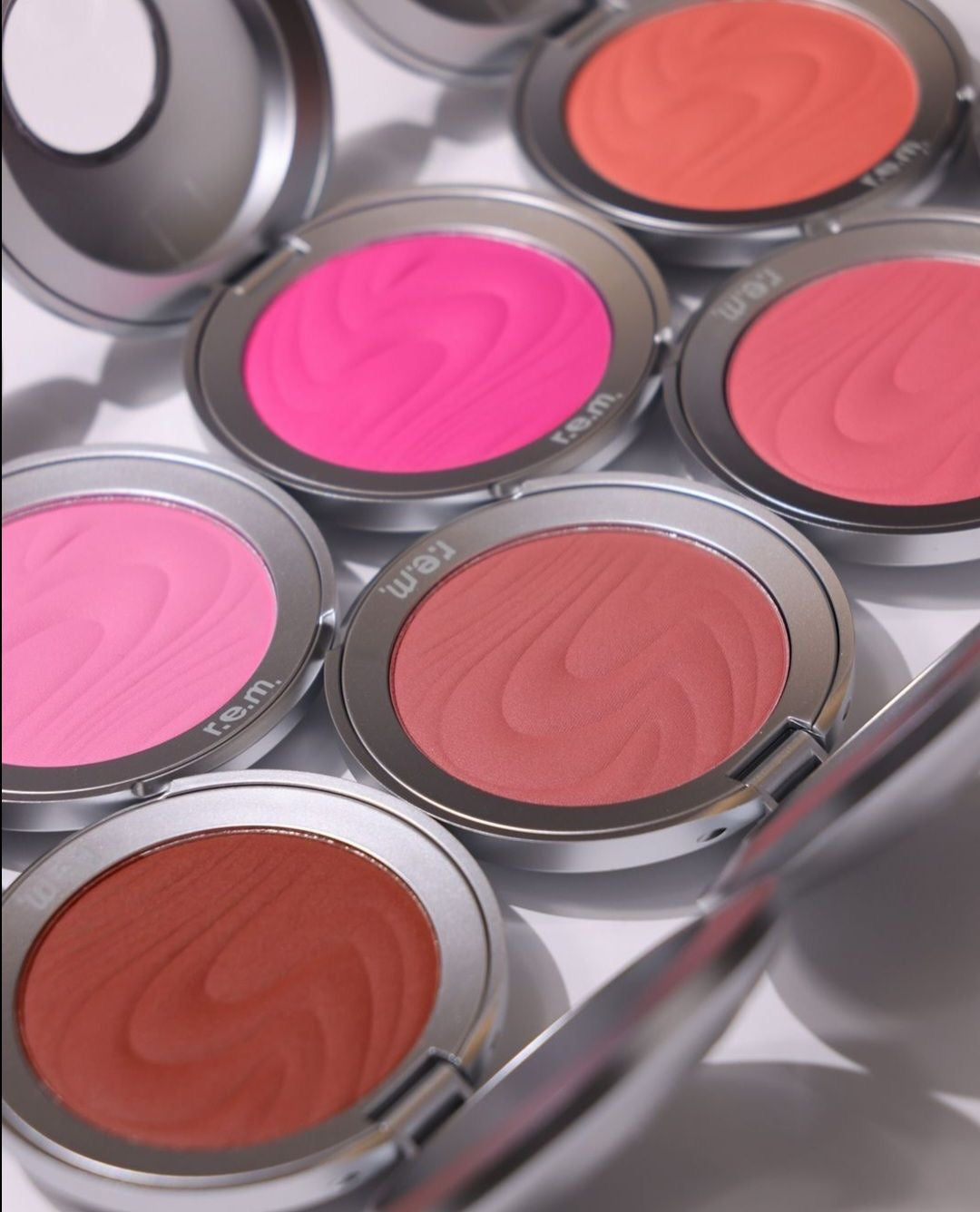 HYPERNOVA SATIN MATTE BLUSH rem beauty